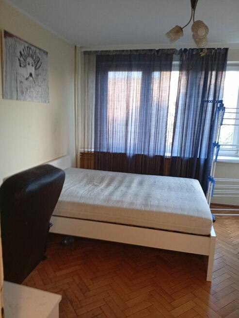 Al.Niepodległości, blisko stacji metra Wierzbno,60m