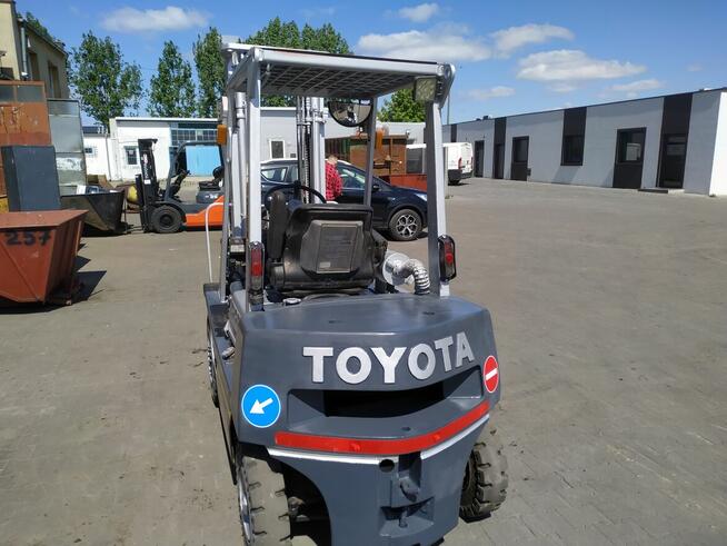 wózek widłowy Toyota 2,5 3m diesel