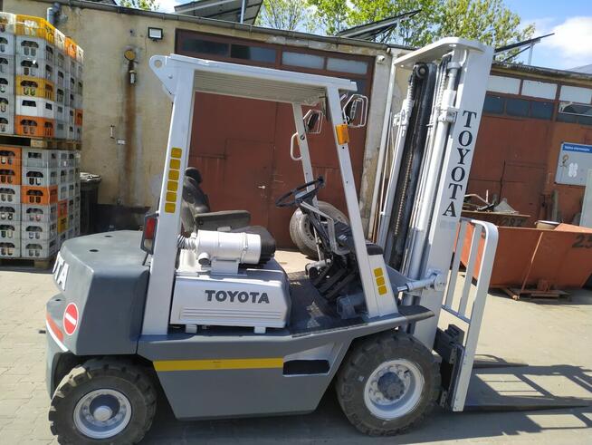 wózek widłowy Toyota 2,5 3m diesel