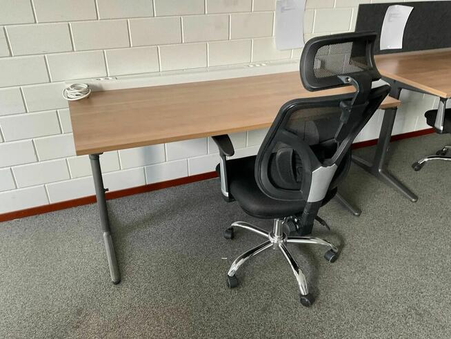 Biurko 160x80cm z dźwiękoszczelną przegrodą