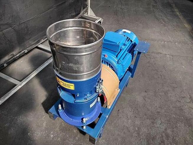 OKAZJA! WYPRZEDAŻ! Peleciarka SMP-250 o mocy 15 kW