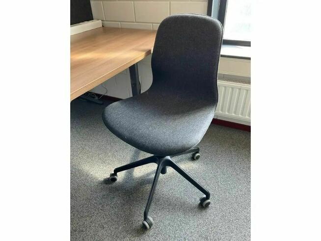 Biurko 160x80cm z dźwiękoszczelną przegrodą