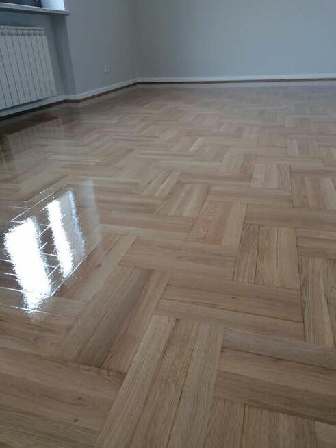 Cyklinowanie renowacja podłogi parkietu schodów