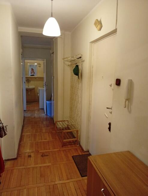 Al.Niepodległości, blisko stacji metra Wierzbno,60m