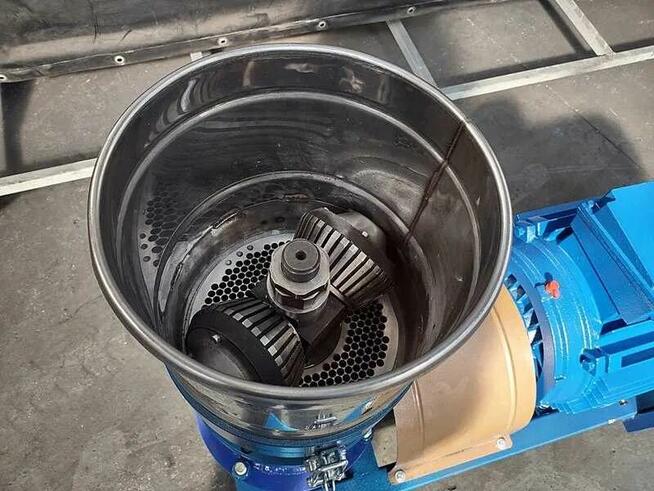 OKAZJA! WYPRZEDAŻ! Peleciarka SMP-250 o mocy 15 kW