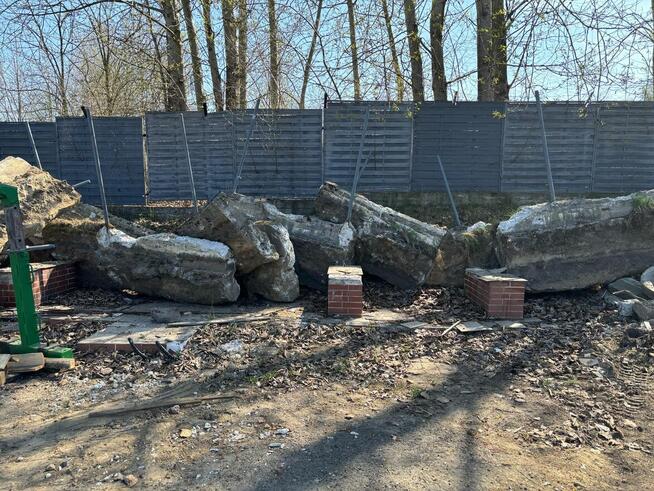 Oddam gruz i gruz z ziemią