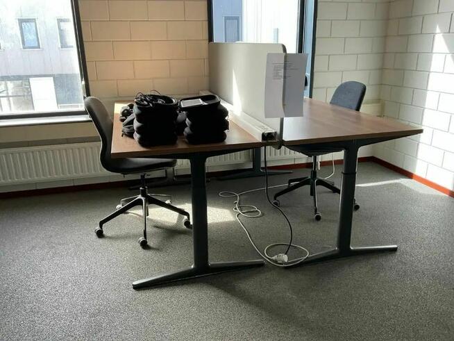 Biurko 160x80cm z dźwiękoszczelną przegrodą