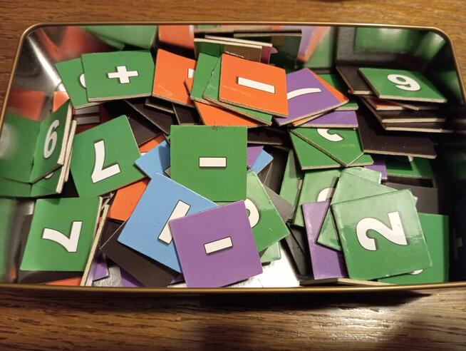 Magnesy edukacyjne matematyka i alfabet stan jak nowe