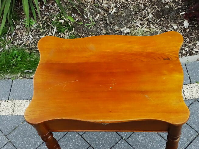 Antyczny stary stolik podręczny niski z otwieranym blatem