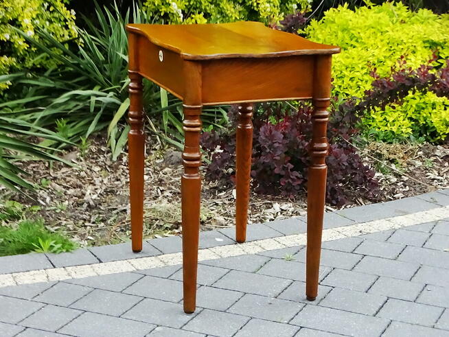 Antyczny stary stolik podręczny niski z otwieranym blatem