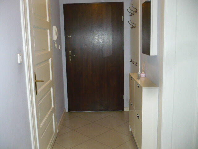 3-niezależne, przestronne pokoje, doskonała lokalizacja.