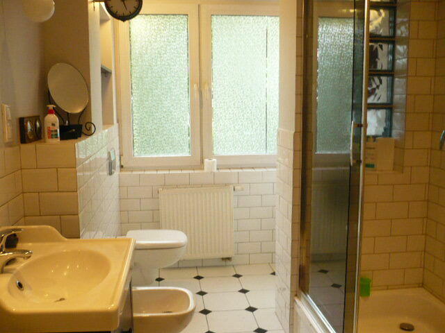 3-niezależne, przestronne pokoje, doskonała lokalizacja.