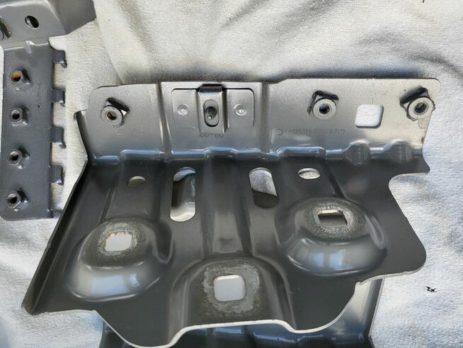 Mocowanie błotnika lewy przód Renault Austral 631230165R