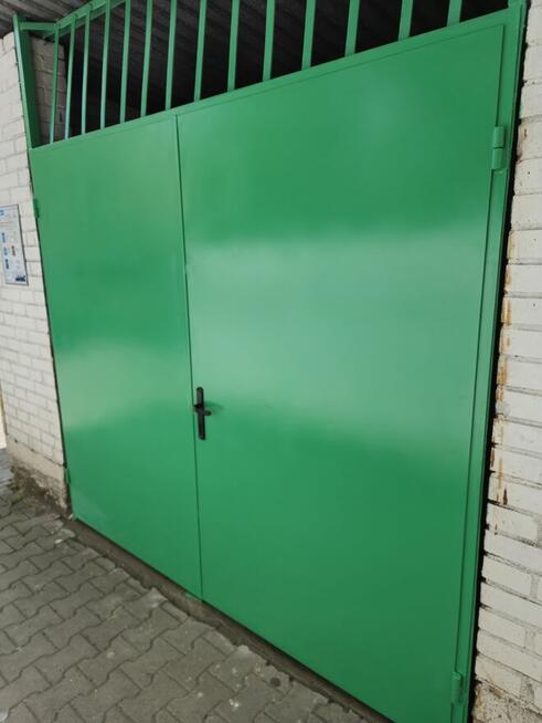 Zaklad Ślusarski - malowanie rur natryskowo