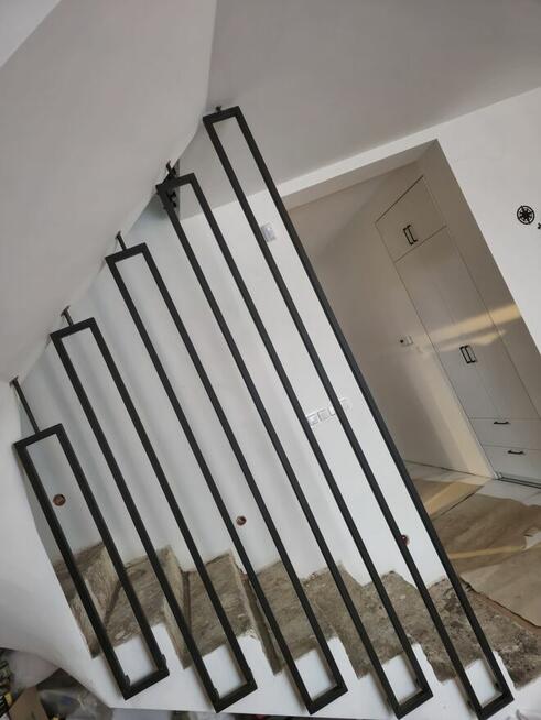 Zaklad Ślusarski - malowanie rur natryskowo