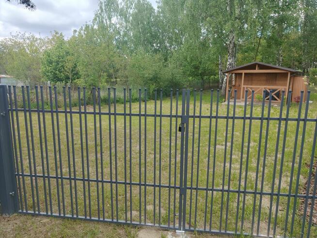 Sprzedam działkę budowlaną z domkiem