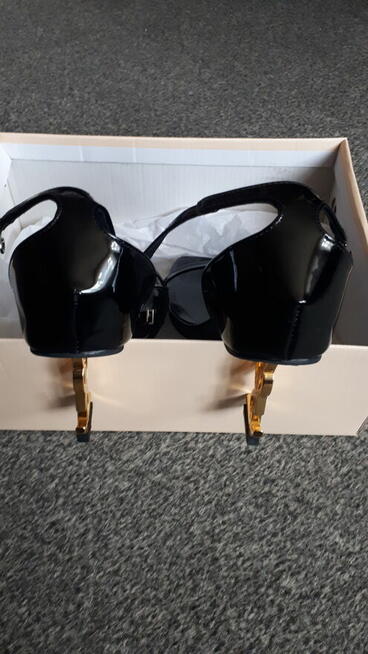 Nowe szpilki lakierowane czarne Ysl roz,38
