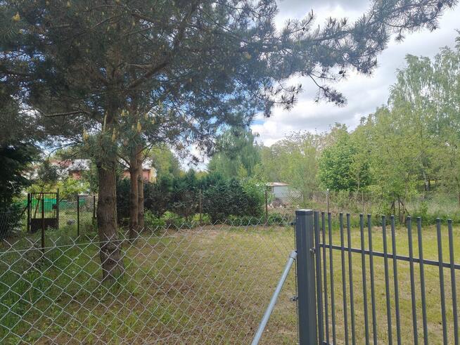 Sprzedam działkę budowlaną z domkiem