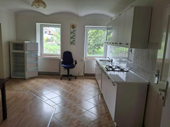 Wynajmę mieszkanie 2 pokojowe na wiosce za 1590 zł.