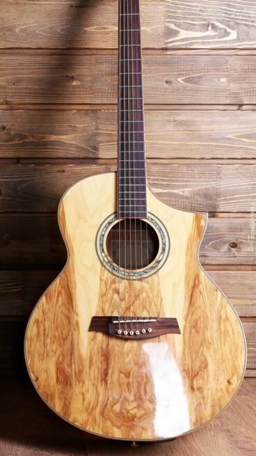 Chcesz nauczyć się grać na gitarze? Zaczynaj ze mną onlin