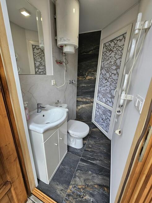 Ogródek działkowy z całorocznym domkiem drewnianym