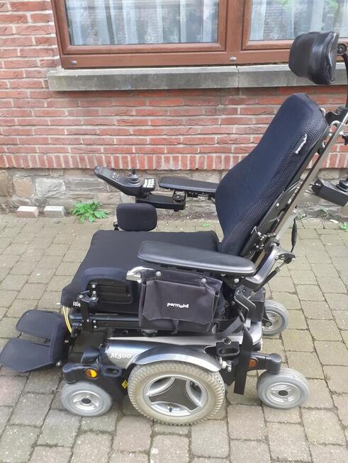Elektryczny wózek inwalidzki marki Permobil M 300