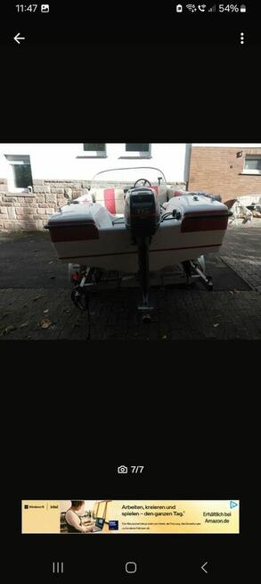 Łódź motorowa z przyczepą