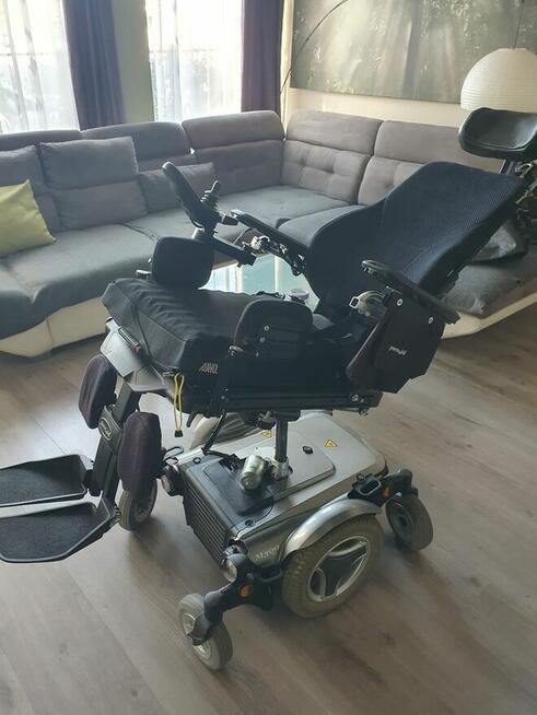 Elektryczny wózek inwalidzki marki Permobil M 300