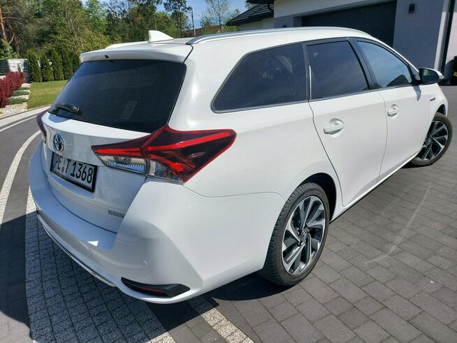 Toyota Auris 1.8 hybrid climatronic kamera grzane fotele