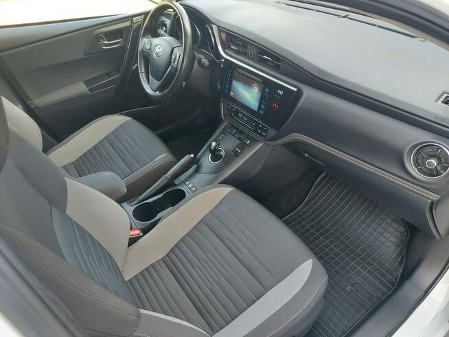 Toyota Auris 1.8 hybrid climatronic kamera grzane fotele