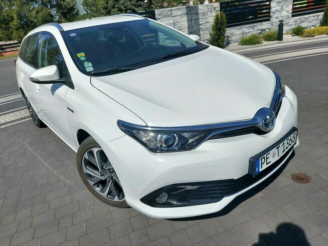 Toyota Auris 1.8 hybrid climatronic kamera grzane fotele
