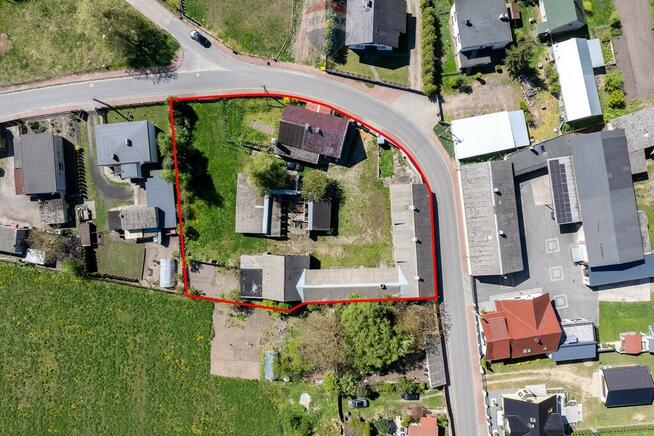 Dom z zabudowaniami gospodarczymi, duża działka