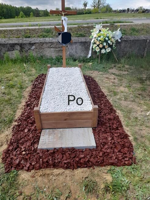 Nagrobek tymczasowy.