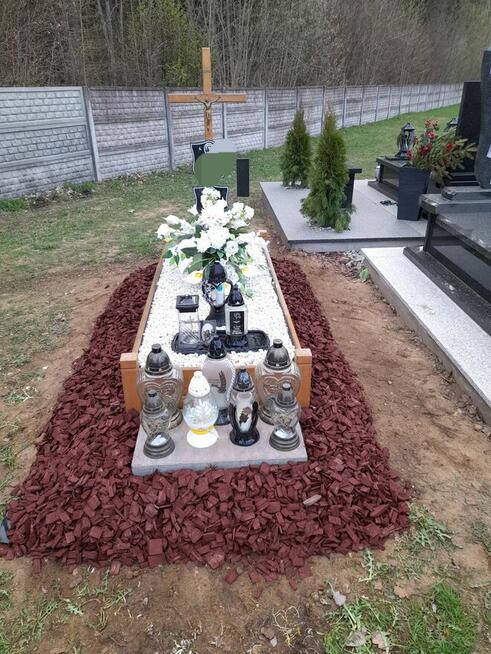 Nagrobek tymczasowy.