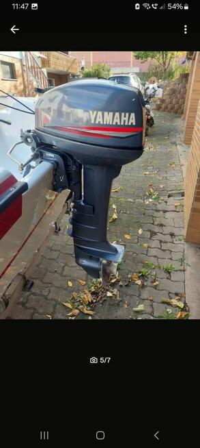 Łódź motorowa z przyczepą