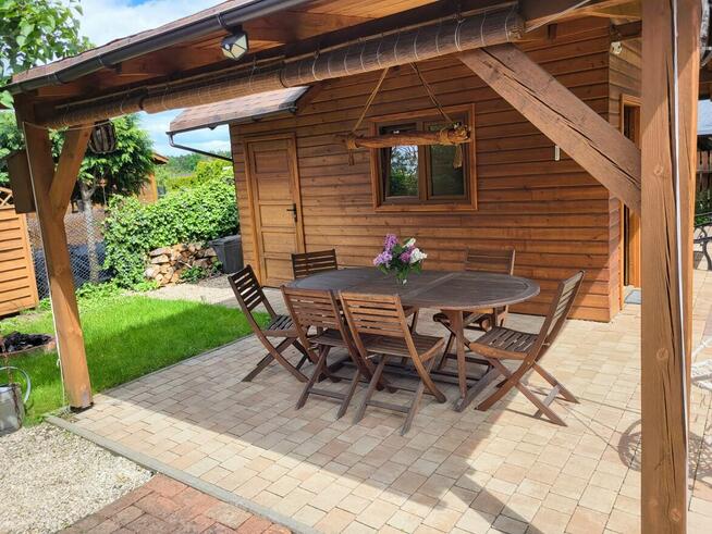 Ogródek działkowy z całorocznym domkiem drewnianym