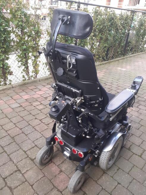 Elektryczny wózek inwalidzki marki Permobil M 300