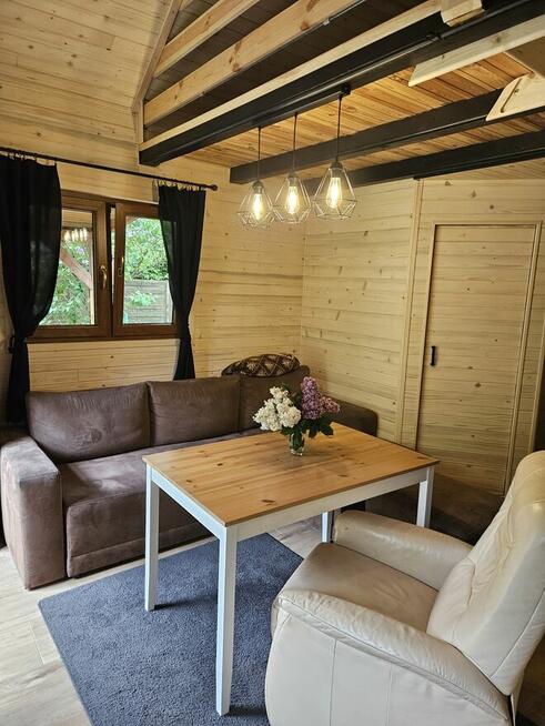 Ogródek działkowy z całorocznym domkiem drewnianym