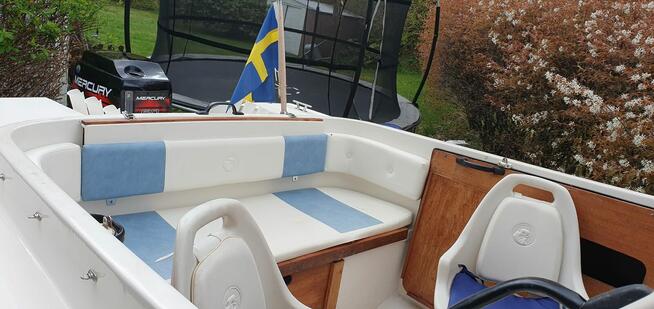Łódź motorowa Uttern 5000 HT z silnikiem Mercury 60 KM i prz