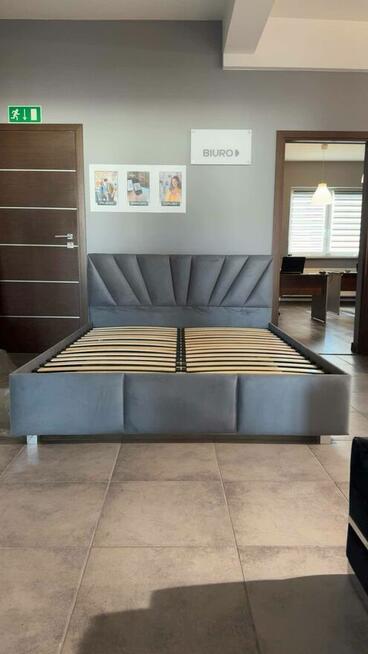 Łóżka sypialniane, tapicerowane