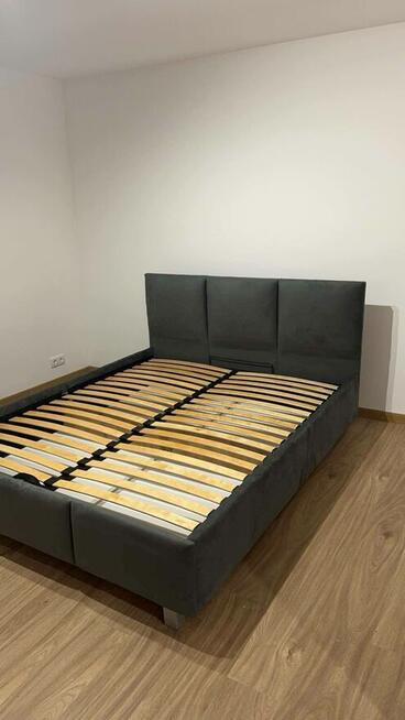 Łóżka sypialniane, tapicerowane