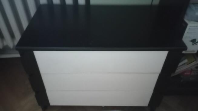 Komplet mebli szafa, toaletka z lustrem i komoda.Stan dobry!