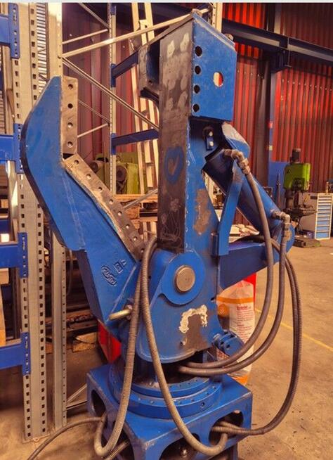 Nożyce do cięcia złomu i metalu do koparki