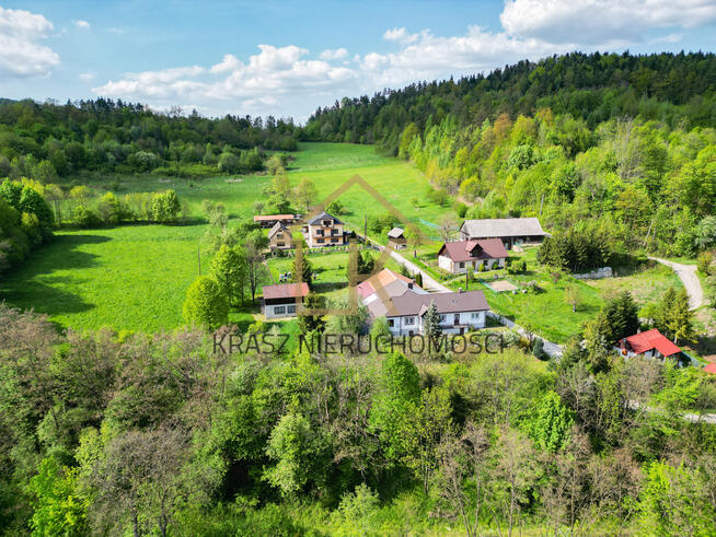 Działka budowlana w lesie blisko centrum Dobrej