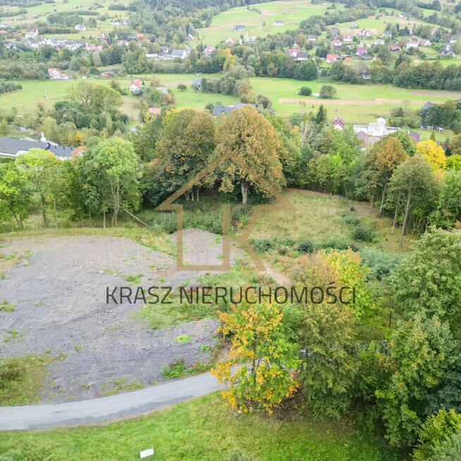 Działka budowlana w lesie blisko centrum Dobrej