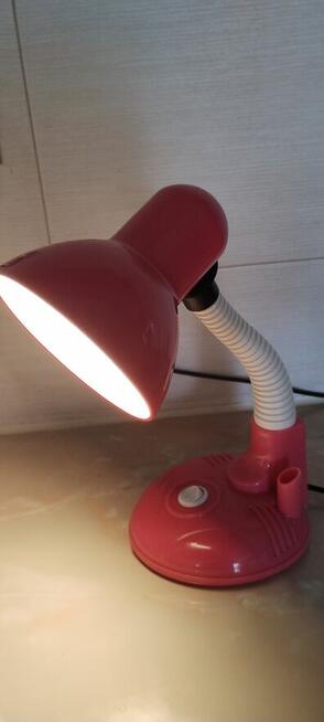 Różowa lampka biurkowa dla dzieci - z żarówką