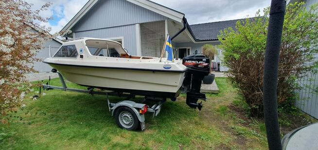 Łódź motorowa Uttern 5000 HT z silnikiem Mercury 60 KM i prz