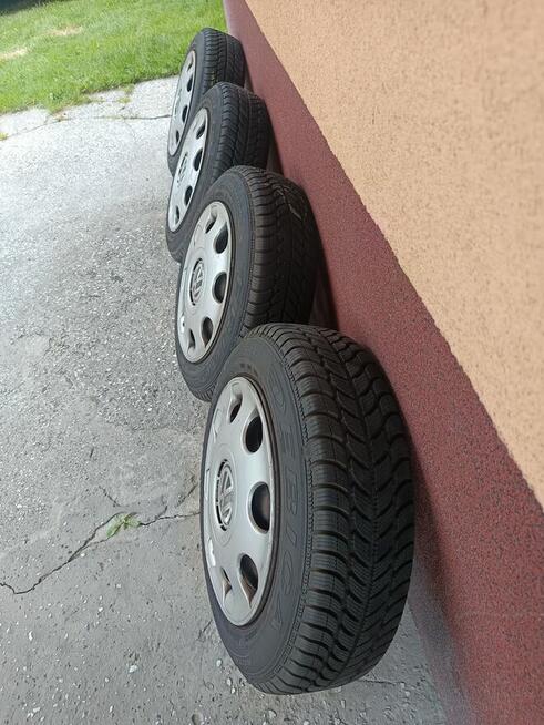 Kola Volkswagen 13 cali 4x100 opony zimowe Debica 23rok 155