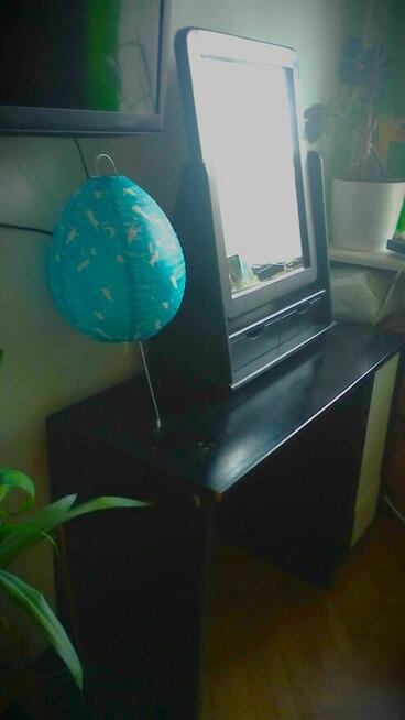 Komplet mebli szafa, toaletka z lustrem i komoda.Stan dobry!