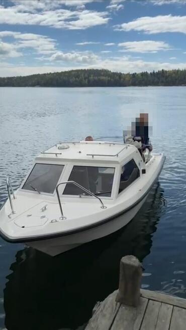 Łódź motorowa Uttern 5000 HT z silnikiem Mercury 60 KM i prz